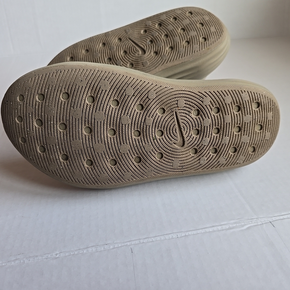 Nike ReactX Rejuven8 Khaki Kids 7Y MENS 7 WOMENS 8 GREAT CONDITION - Picture 8 of 10